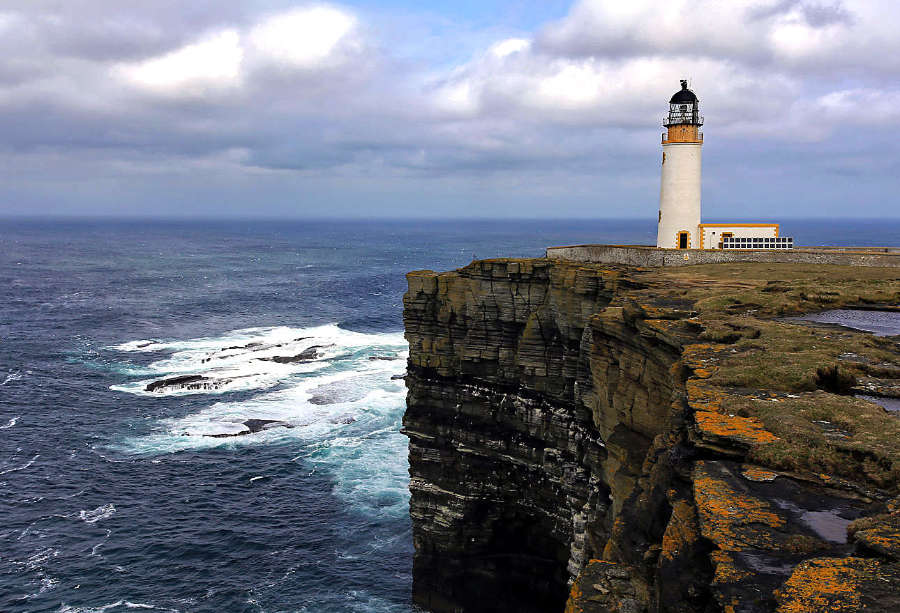 Noup Head Lighthouse on the island of Westray Noup Head Kliff auf Westray, Orkney Inseln
